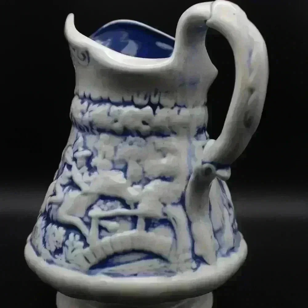 VINTAGE SIGNED CERAMIC POTTERY PITCHER JUG BLUE WASHED/RELIEF TAVERN SCENE - Picture 4 of 9